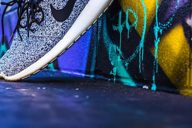 nike roshe run speckles - featured image